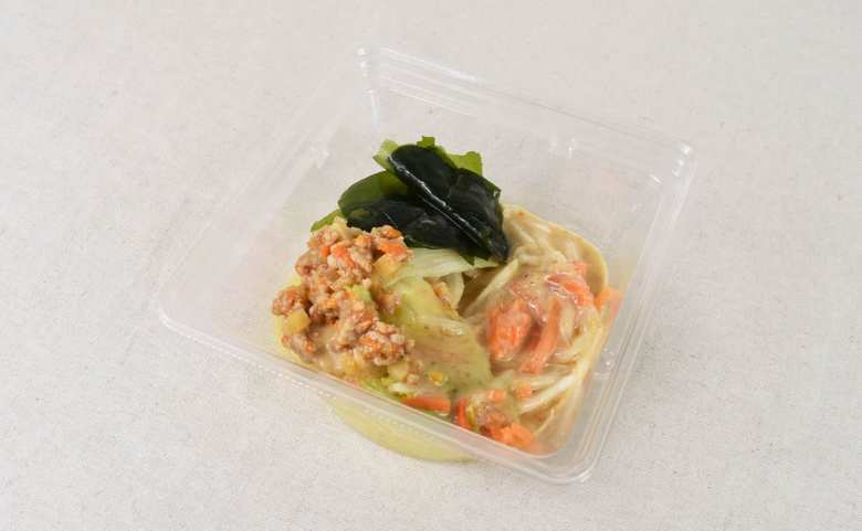 ローソンのおすすめサラダ「担々麺風こんにゃく麺サラダ」の食レポ画像