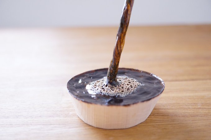 「注がれたコーヒー」の制作風景（4/6）コーヒー部分が完成