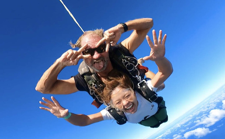 ハワイでスカイダイビングを経験