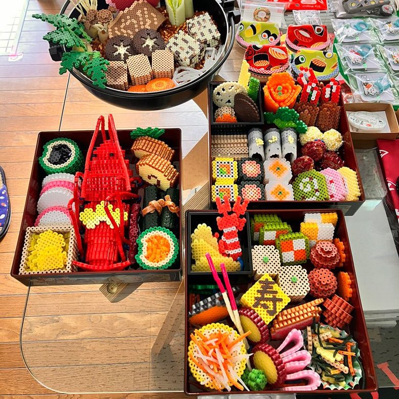 カタログなど取り寄せて、イメージを膨らませてつくったおせち料理