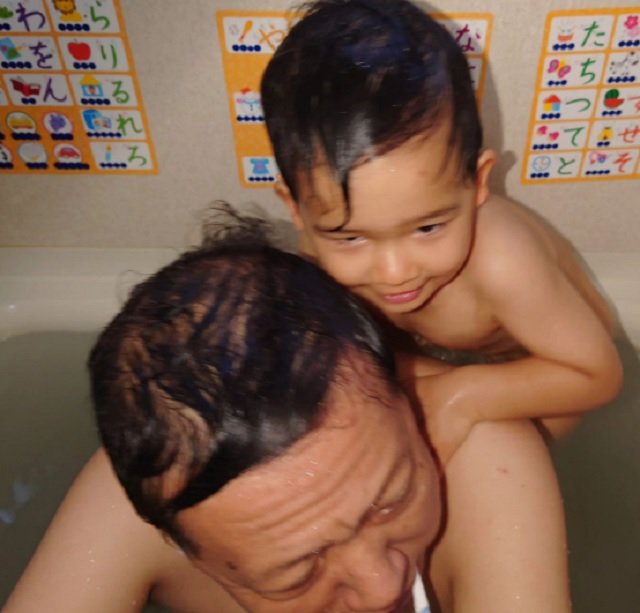 親子で仲よく入浴