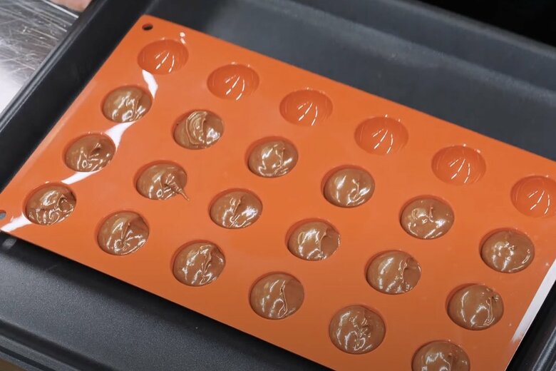 【作り方15】冷凍室に入れて固める