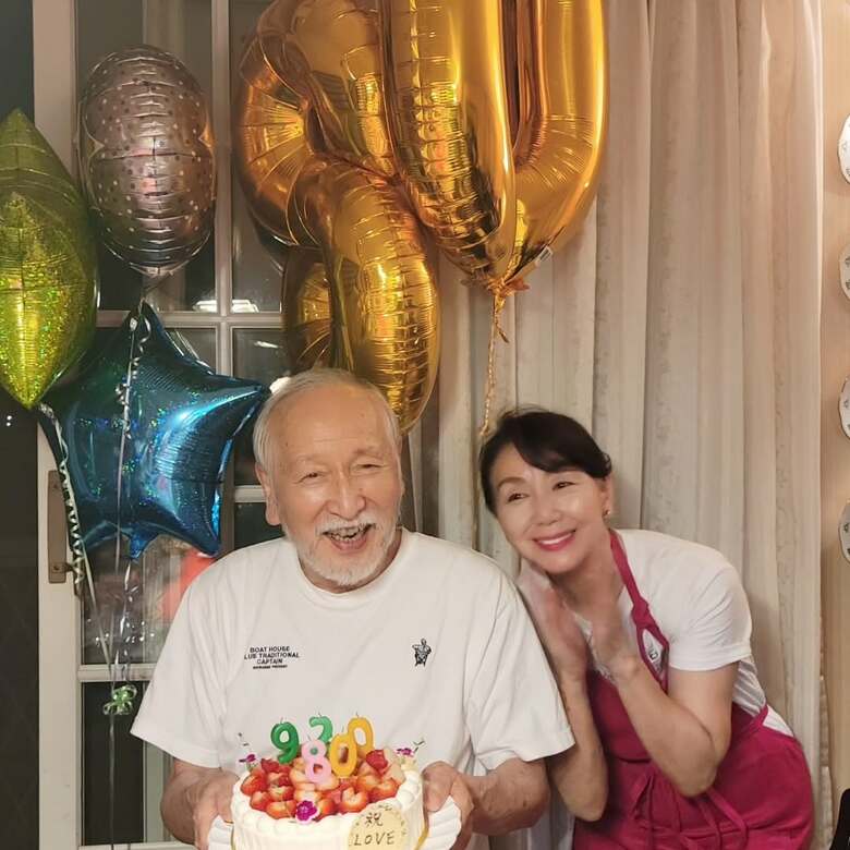 2024年9月、夫の村井國夫さんの80歳の誕生日をお祝い