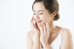 ゆがみを改善する〝あご揺らし〟＆リンパマッサージで、大人の顔が蘇る！