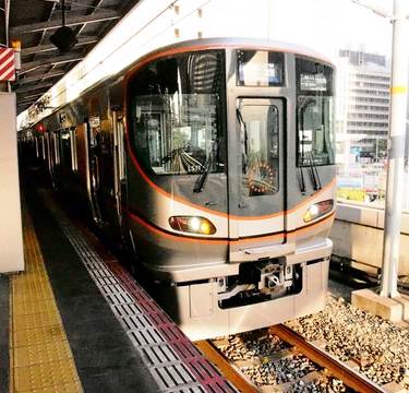 鉄道車内の無料WiFi利用！子育て世代の快適な親子旅を