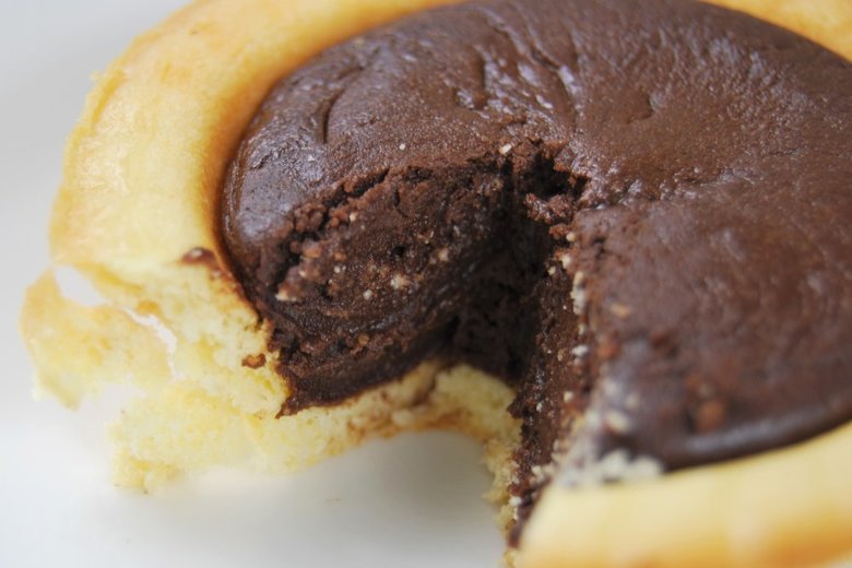 ファミマの人気スイーツ「ショコラタルト」の実物画像03