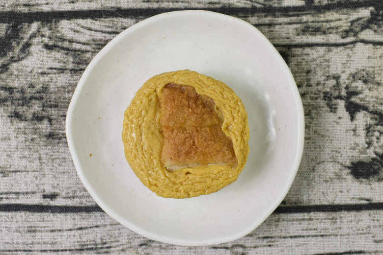 セブンイレブンの人気おにぎり「おむすびどんぶり 特製かつ丼」のアップ画像