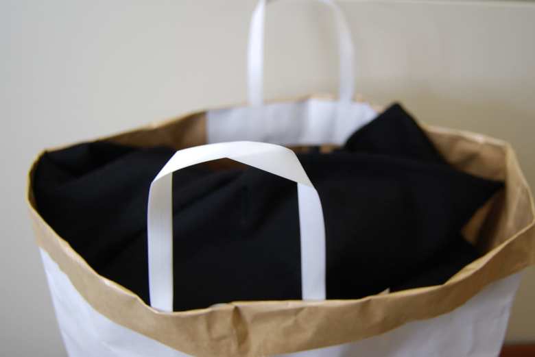 ダイソーおすすめ収納「ペーパーストックバッグ」にハンドルをつけた画像