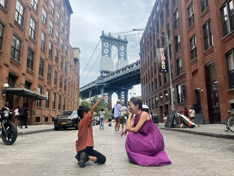 ニューヨーク・ブルックリンにて。お子さんとおしゃれな一枚