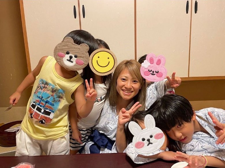 今ではお子さん6人！写真の目線を合わせるのが難しいそう