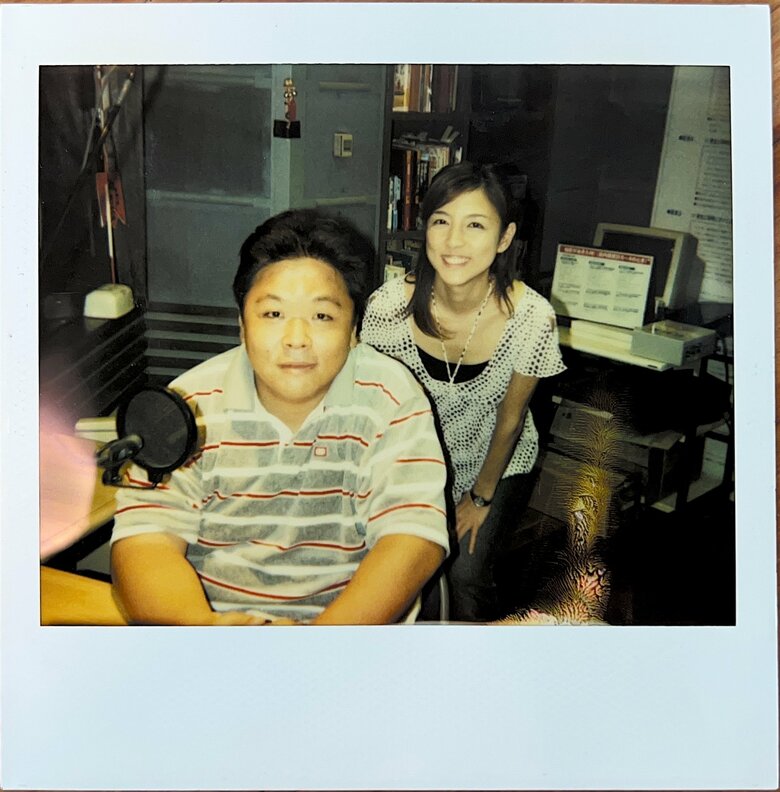 ２人の笑顔になごむ！仕事の“大恩人”との懐かしいツーショット