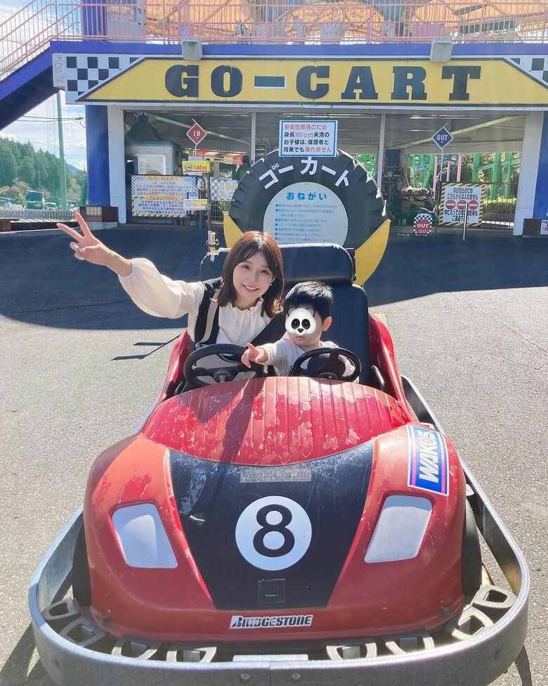 岡山の遊園地でゴーカートに息子さんは大喜び（本人のInstagramより）