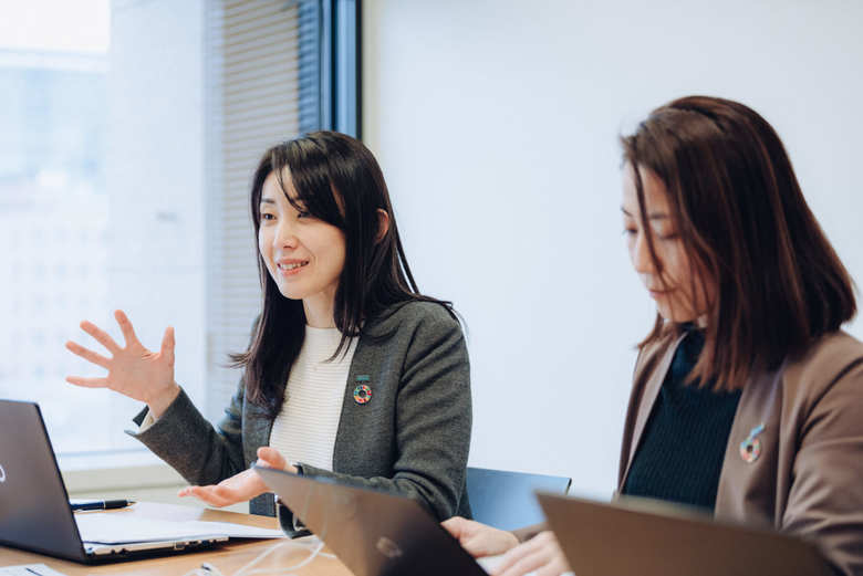 金子 智恵（かねこ ともえ）さん／人事部企画チーム兼ダイバーシティ＆インクルージョン推進チーム課長代理。2006年三井住友海上に入社後、商品開発部門で傷害保険の商品開発に携わり、2017年人事部に着任。現在は主に、労務管理、働き方改革、ダイバーシティ＆インクルージョン推進業務を担う。