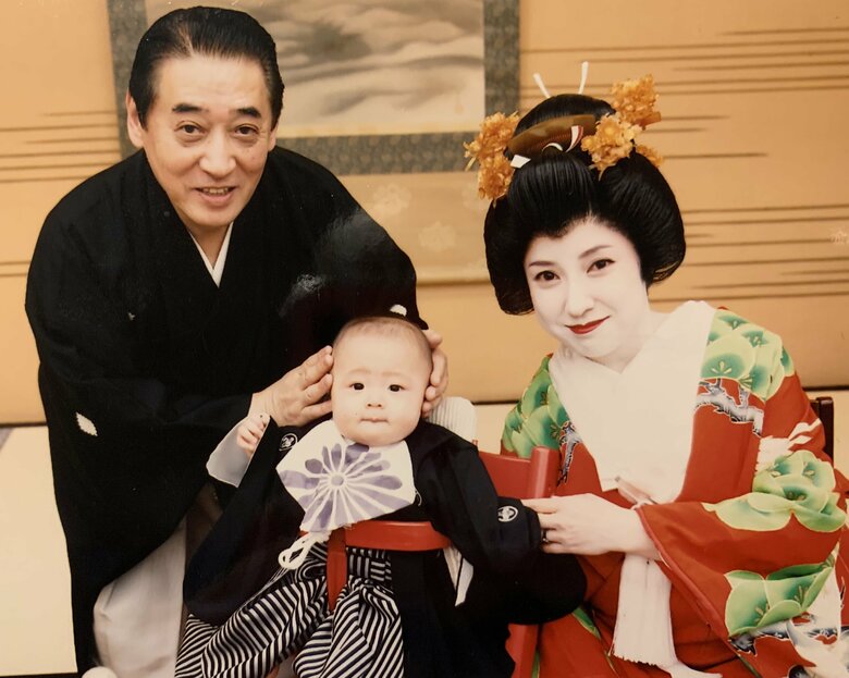 授かり婚により家族3人そろっての結婚式