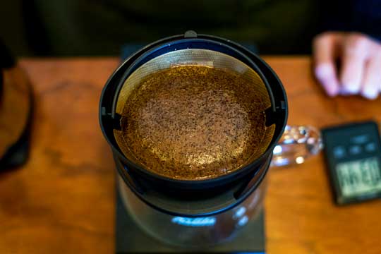 コーヒー豆を蒸らしていることろ