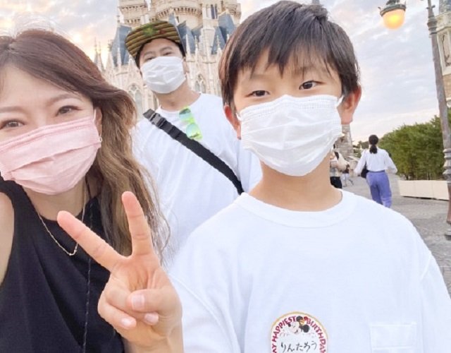 妻・和代さん、長男・りんたろう君と一緒の中川パラダイスさん