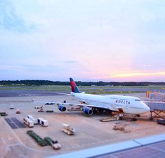 海外旅行中のトラブルを回避！渡航前に知っておきたいスマホの設定方法って？