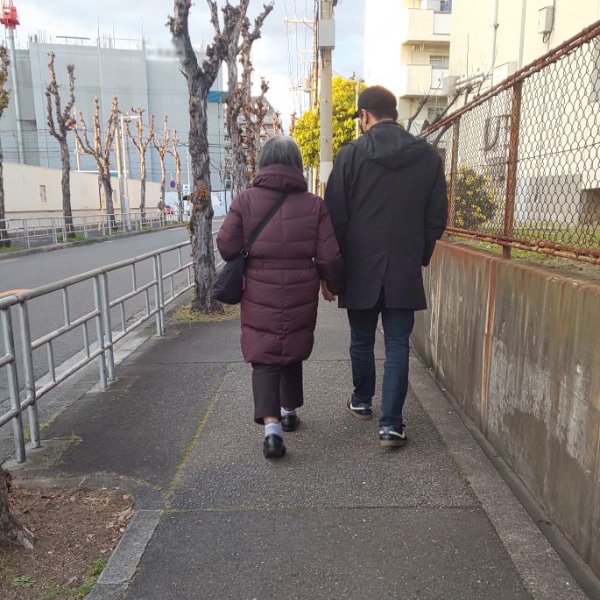 徘徊するお母さんにつき合うこともあった