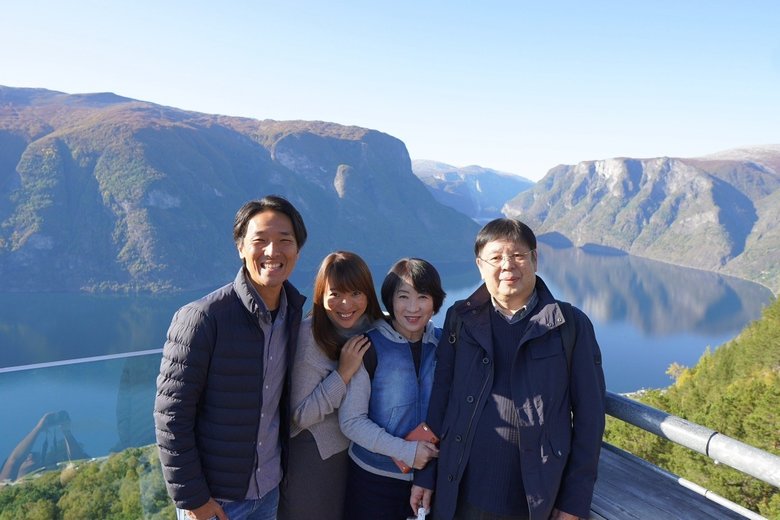 世界一周で両親を招待した北欧のフィヨルド