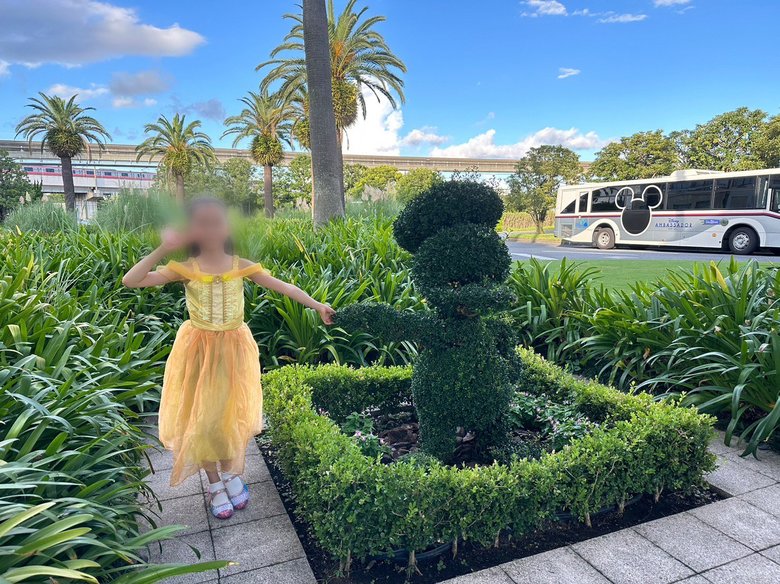 ベルの衣装が可愛らしい娘さん