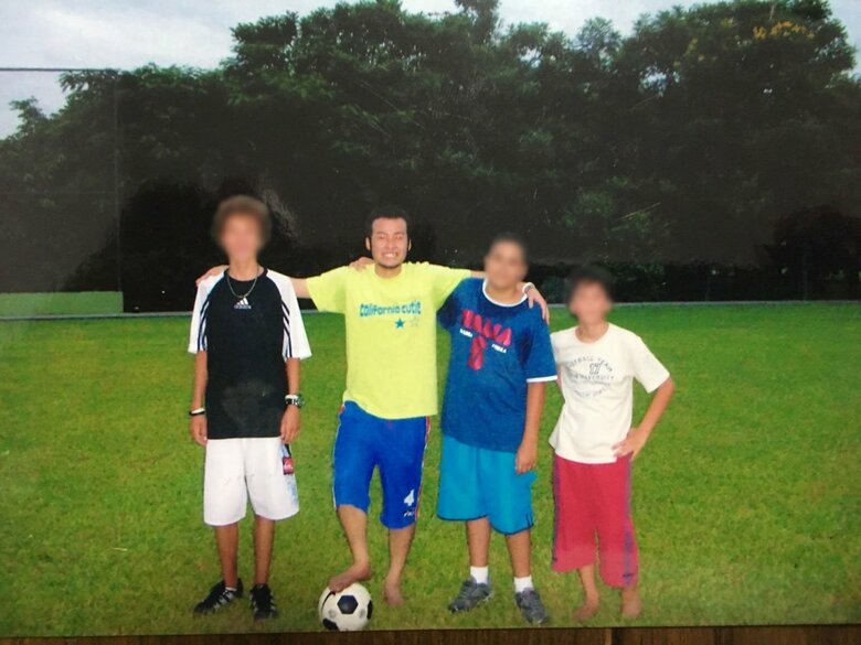 ブラジルに留学していたころの石山さん（左から2番目）