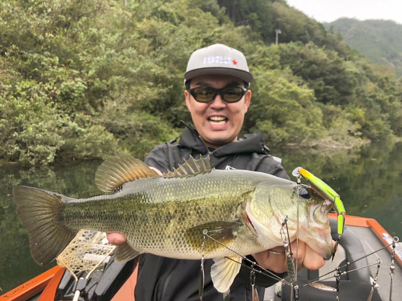 YouTubeの『釣りハジメ』では釣り情報とともに出産報告もしたフォーリンラブのハジメさん