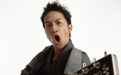 「許さない」「埋めてやる」元祖・人斬り芸人波田陽区 段ボールいっぱい脅迫の手紙が届き「斬った本人から怒られたことは一度もないのに」