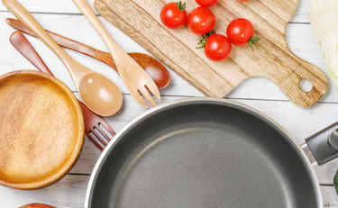 同時に3品調理!?フライパンの「包み蒸し」がラクすぎると話題です!!