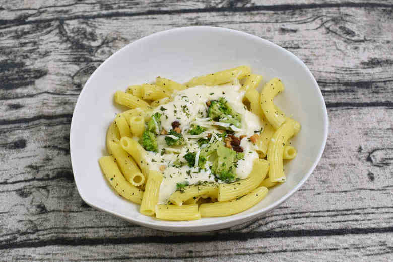 ローソンの人気パスタ「「もちプリッ！ リガトーニ クアトロチーズ」の実物画像