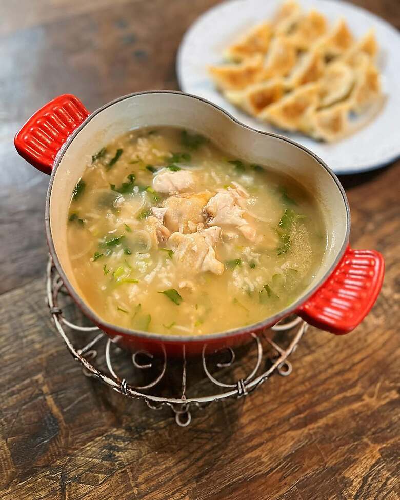 七草がゆは鶏の手羽元入りで子どもたちも大満足