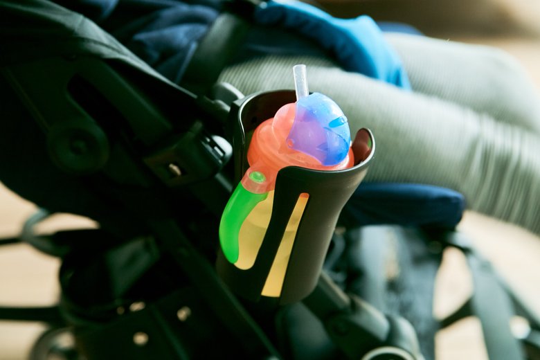 ▲角度が調整できる ドリンクホルダー 980円／アカチャンホンポ