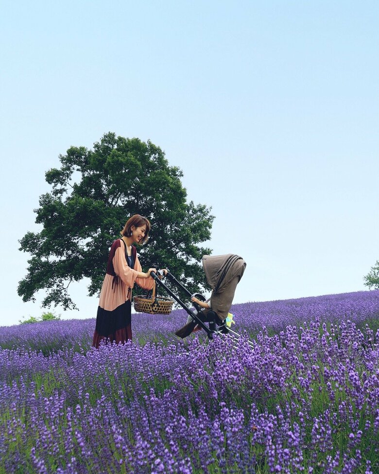 ベビーカーを押す村上さん