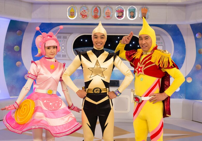 現在放送中の『ストレッチマン・ゴールド』で伝説のストレッチマン・ゴールドを演じる宇仁菅さん（写真右）