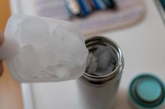 「なぜ水筒に氷を入れてはいけない？」小学校の謎ルールが生まれる理由