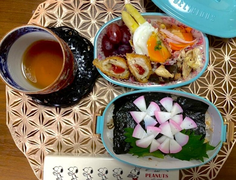 かまぼこでアジサイを作った「アジサイ弁当」