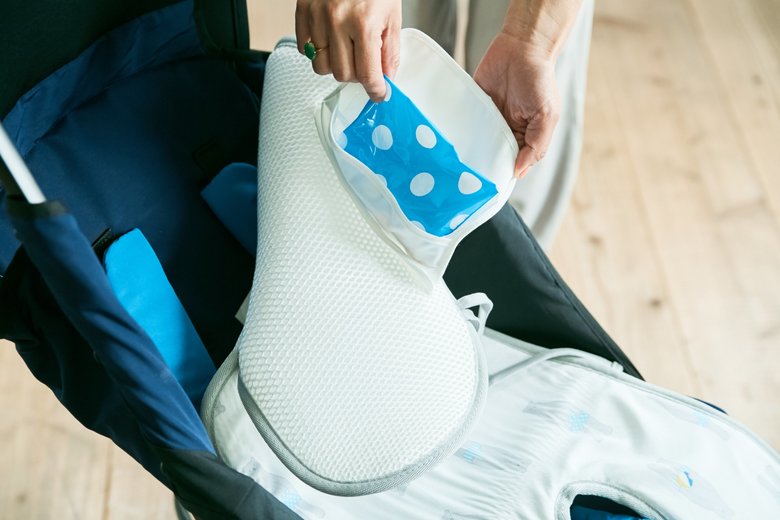 ▲ベビーカー用空気のひえひえマット3996円／アカチャンホンポ