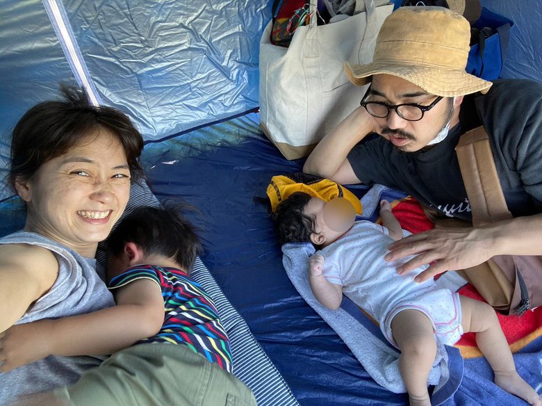夏休みに家族でお出かけする武内さん。子どもたちはお昼寝中