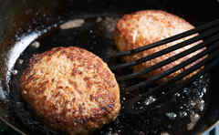 鬼越トマホーク・坂井さんの激ウマハンバーグに相方も唸る