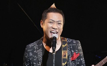 「風呂なしボロ家」で同棲始めるも…妻の病気、膨らむ借金 芸人・はなわが『佐賀県』ヒット前に直面した「地獄」