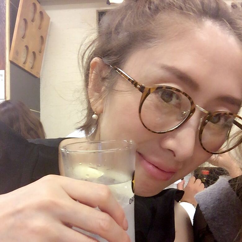 眼鏡姿もかわいい！（Instagramより）