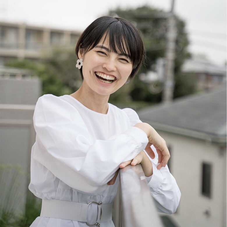 育った施設で笑顔を見せる田中れいかさん