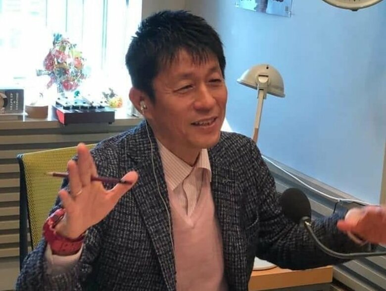 毎週大阪でラジオ番組を担当している