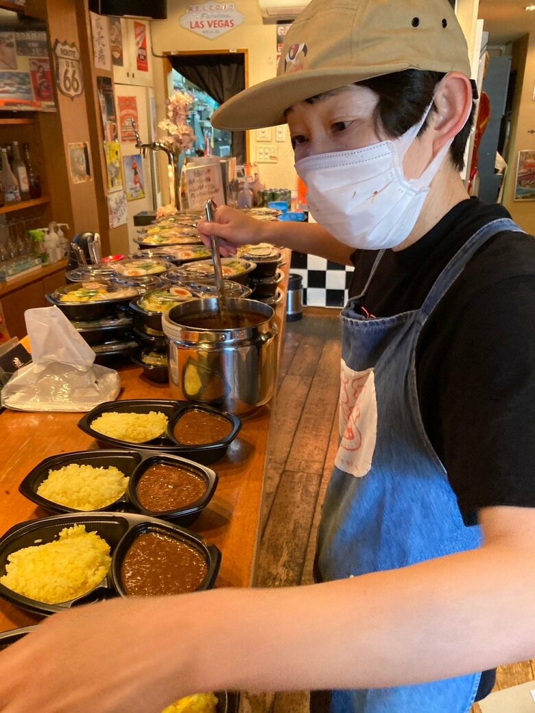 現在は「三軒茶屋カリガリ　マキオカリー」でバイト中