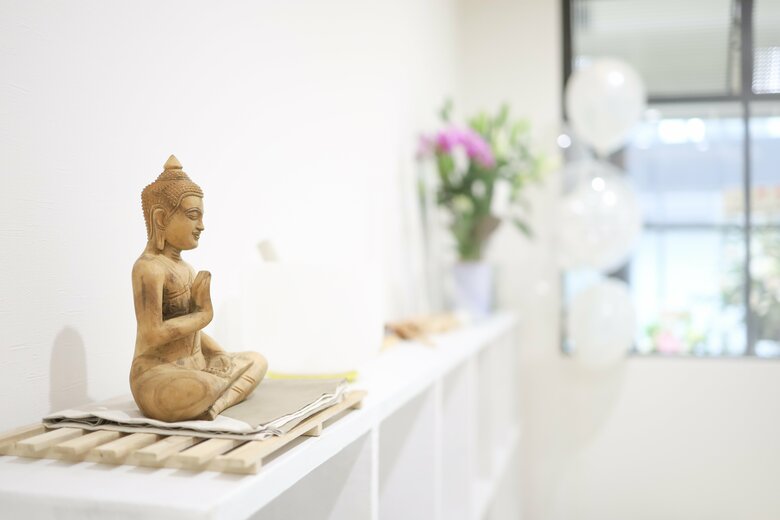 スタジオは白を基調に開放感がありリラックスできるよう松本さんがいちから作り上げた