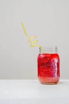 チアシードを混ぜたジュースの画像