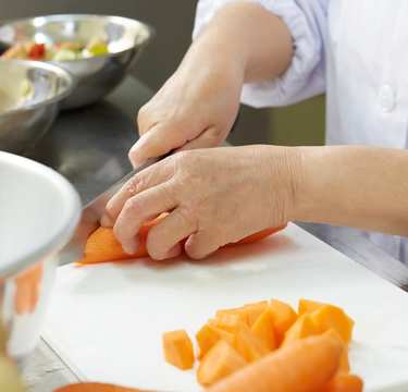 田村淳さん「悪いことなのかな？」余った給食を持ち帰った教師が減給…