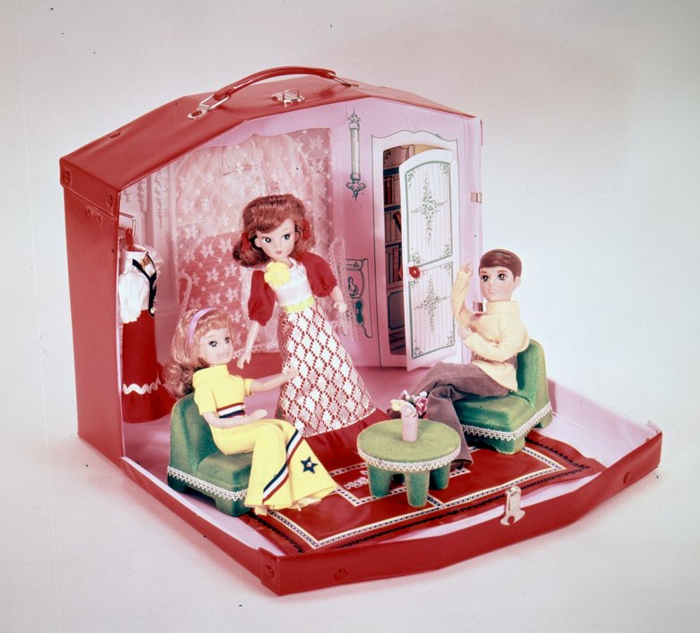 初代「リカちゃん」と「リカちゃんハウス」