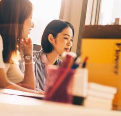 上司と部下の板挟みで胃が痛い…「サンドイッチ症候群」から中間管理職が身を守るには