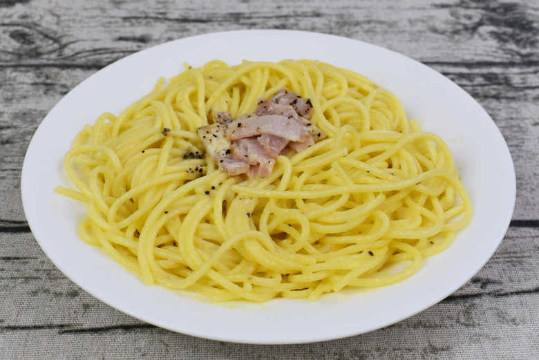 ファミマの人気パスタ「2種チーズのカルボナーラ」の実物画像03