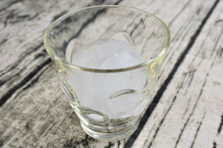 セリアのおすすめキッチン用品「yukipon デカまる氷ン」の実物画像2